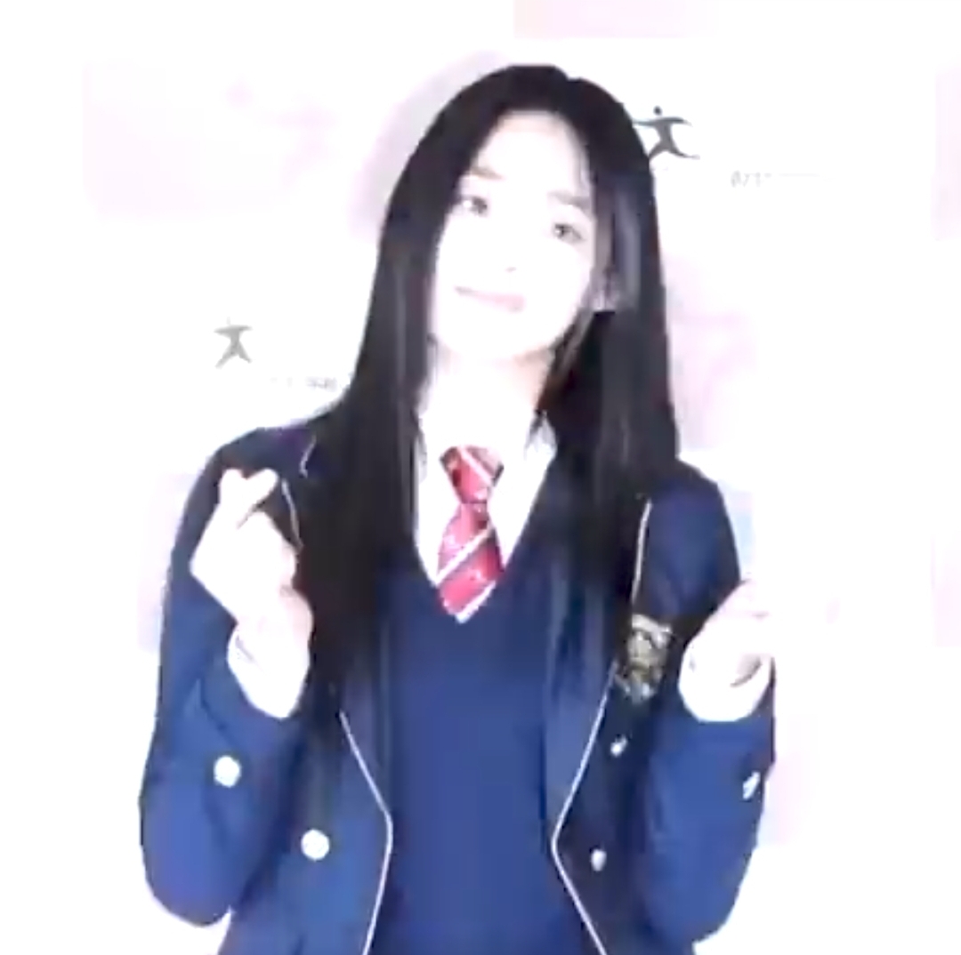 [잡담] 민지 포토월 동영상 보는데 플래시 너무 터져서 | 인스티즈