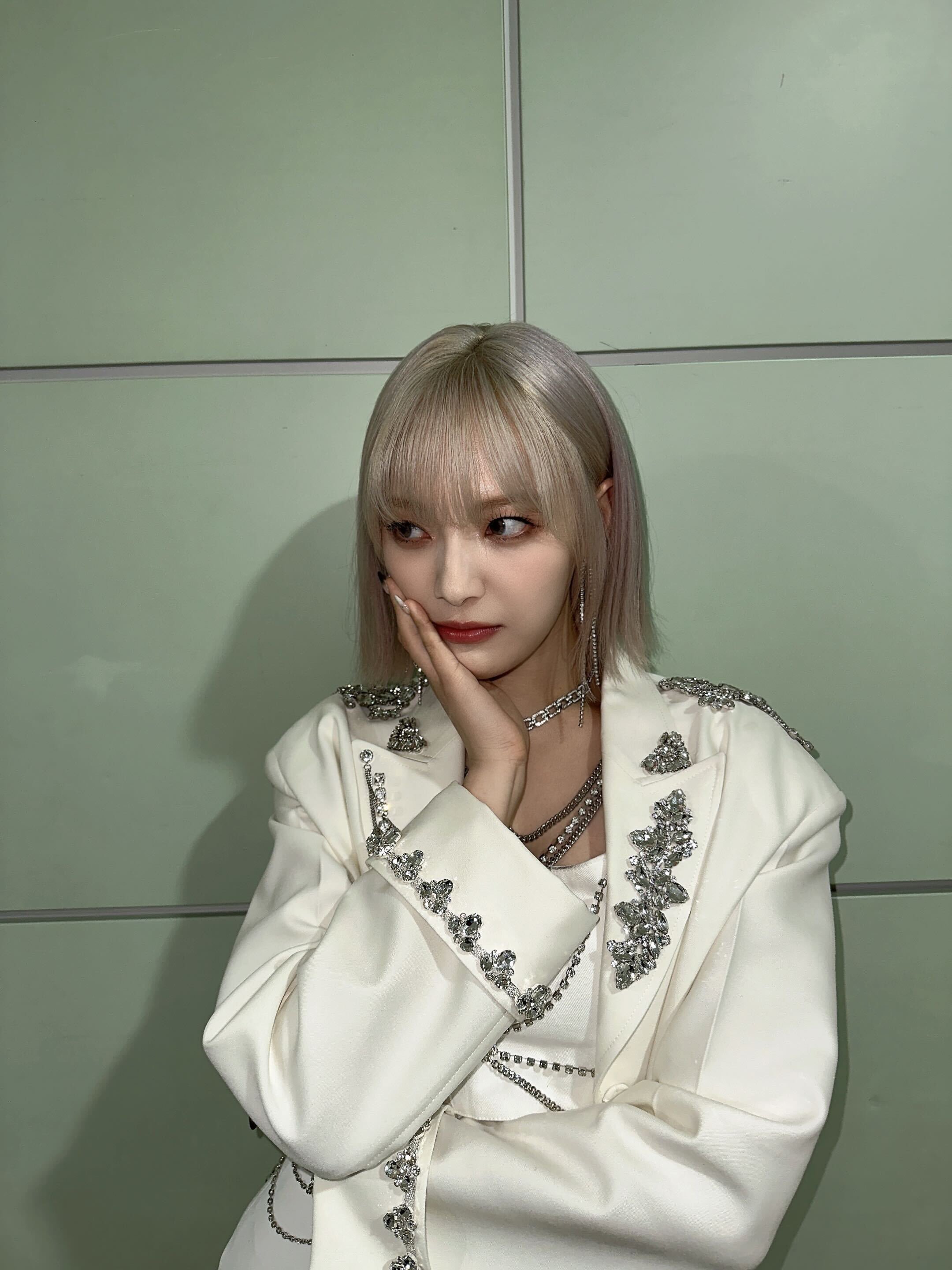 [잡담] 아니 문빈 문수아 둘 다 은발하니까 더 닮았는데.......?? | 인스티즈