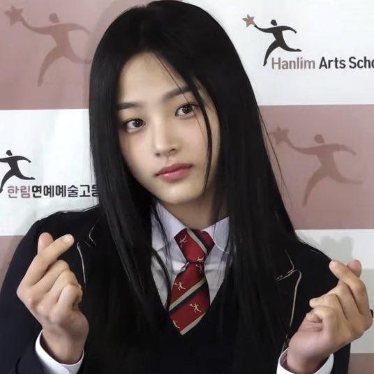 [잡담] 오늘 김민지 너무 이쁜데 ㅈㅂ 브이로그 찍어왔으면 | 인스티즈