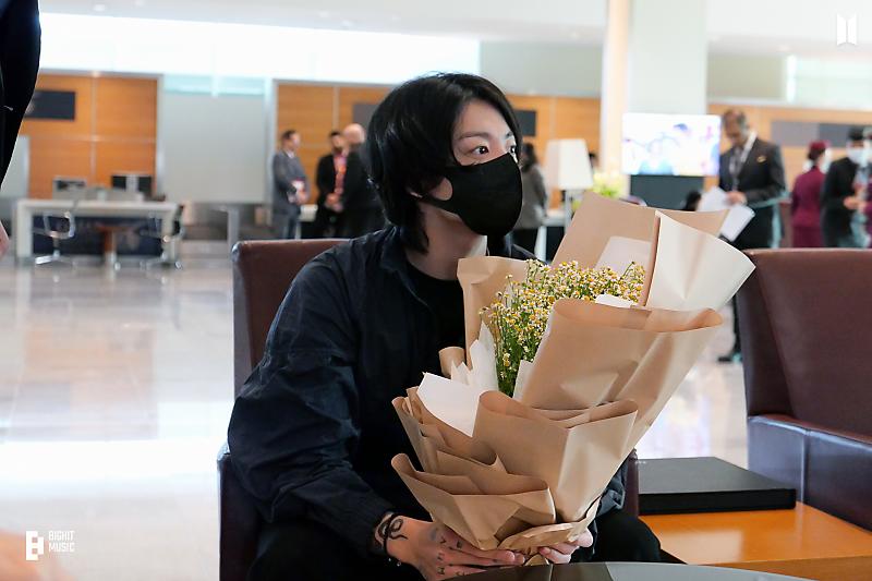 [잡담] 실화니 방금 빅히트가 방탄 정국 첨 보는 사진 겁나 많이 풀었어 | 인스티즈