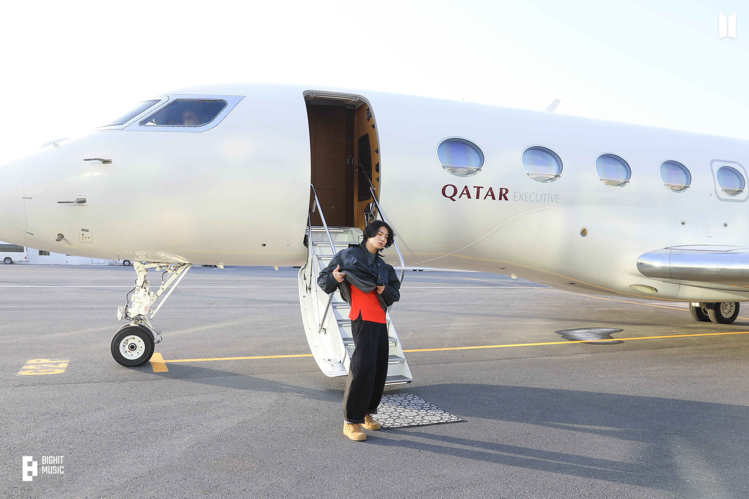 [잡담] 앗씨 방탄 정국 이거 유니폼 들고 찍은 줄 알았는데 자기가 옷 깐거네 | 인스티즈