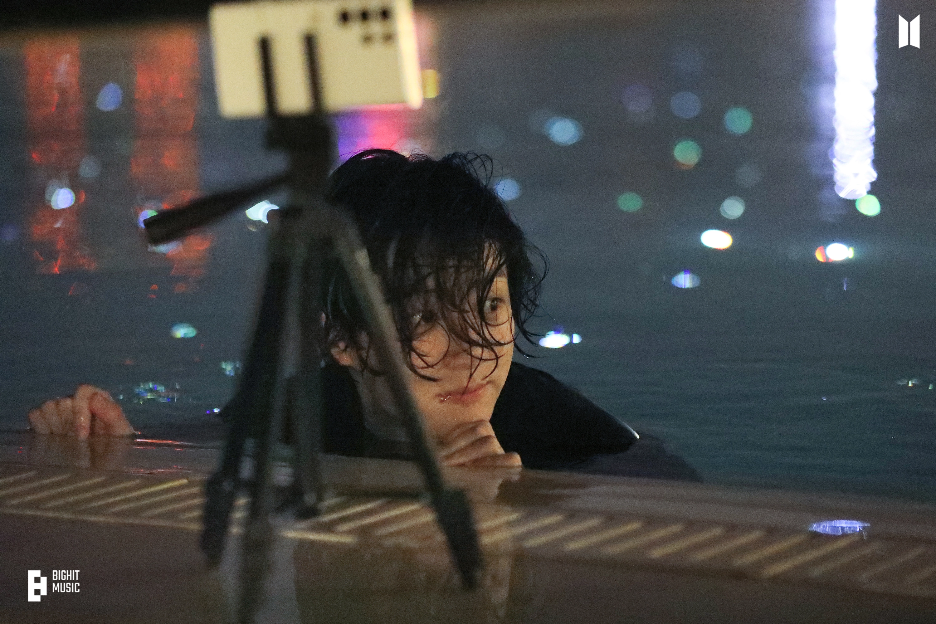 [잡담] 전정국 킹받는다 진짜 어떻게 수영하는걸 라이브로 안 보여줌? 진짜 어미는 아직도 몇년전에 트위터로 올려준 수영짤로 몇년을 우려먹고 있었어 | 인스티즈