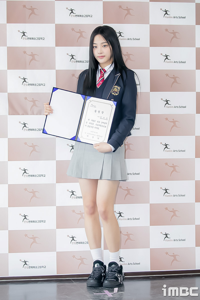 [잡담] 뉴진스 민지 지이인짜 늘씬하다 키도 크고 탄탄날씬 | 인스티즈