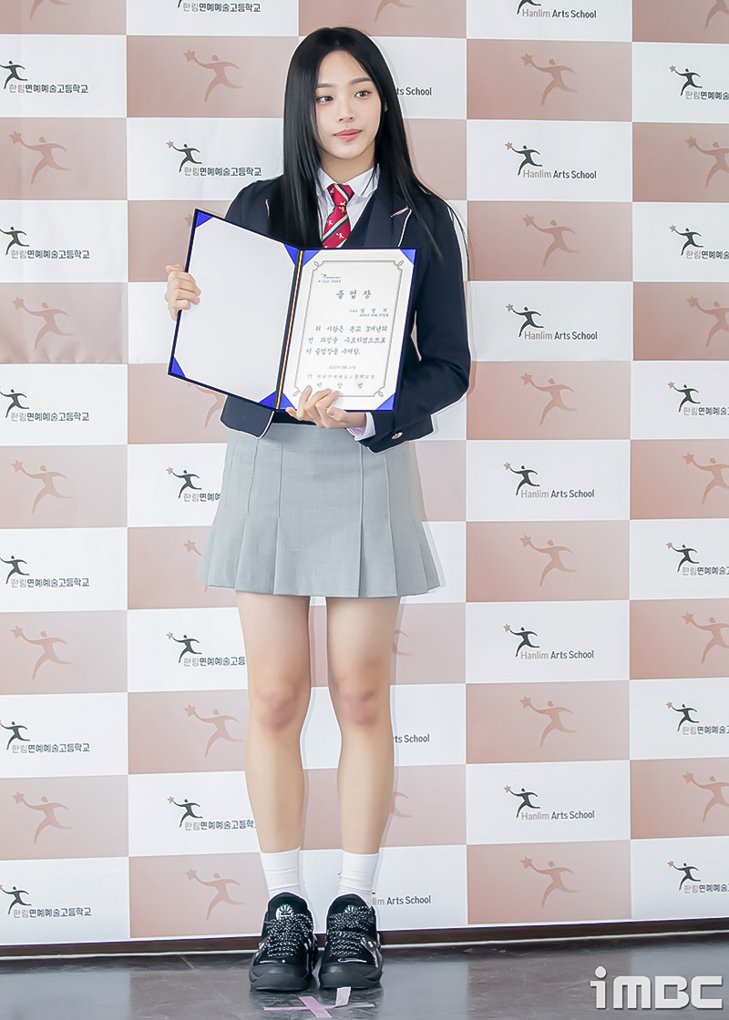 [잡담] 뉴진스 민지 지이인짜 늘씬하다 키도 크고 탄탄날씬 | 인스티즈