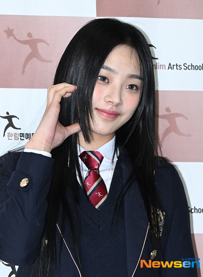 [잡담] 뉴진스 민지 지이인짜 늘씬하다 키도 크고 탄탄날씬 | 인스티즈