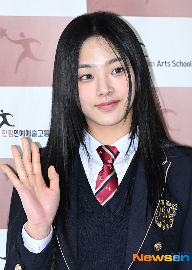 [잡담] 뉴진스 민지 지이인짜 늘씬하다 키도 크고 탄탄날씬 | 인스티즈