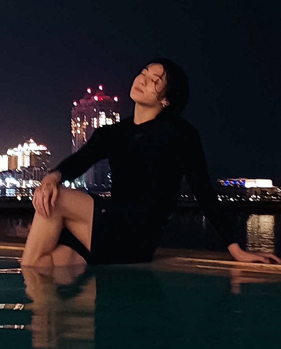 [잡담] 방탄 정국 허벅지가 컴플렉스였는데 아미들이 좋아해서 젤 자랑스러운 신체부위 됨 | 인스티즈