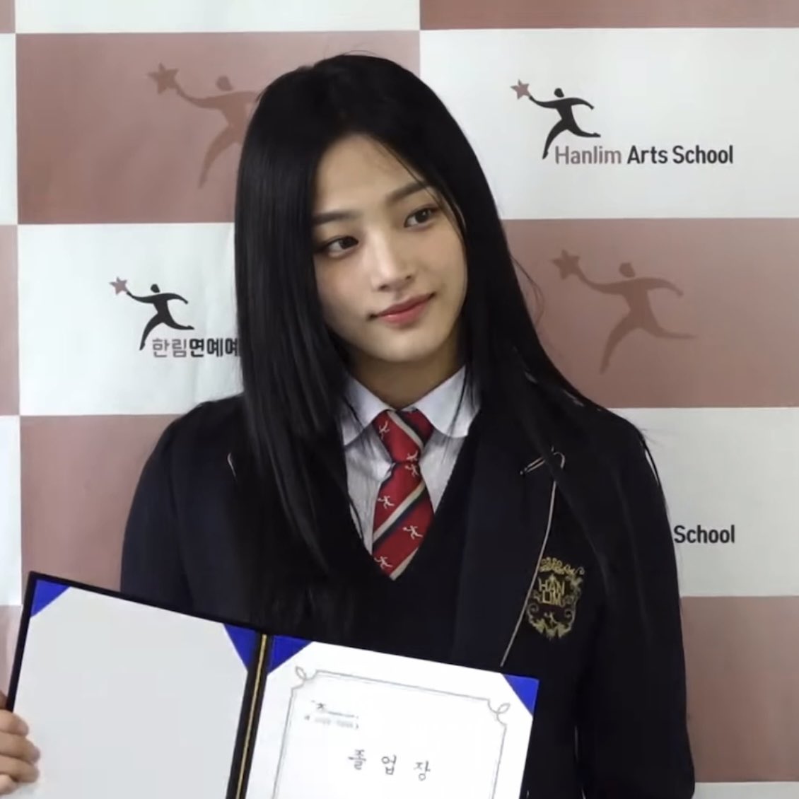 [잡담] 뉴진스 민지 졸업식 ㄹㅇ 여고괴담 ㅋㅋㅋㅋㅋㅋㅋ | 인스티즈