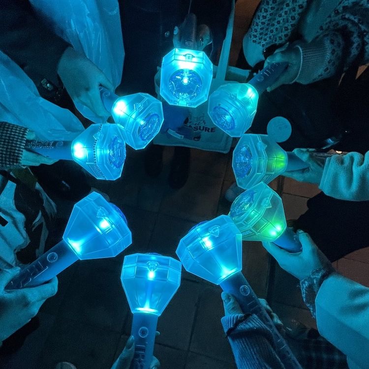 [잡담] 와이지 응원봉들 너무 개성있고 예쁘지않음?? | 인스티즈