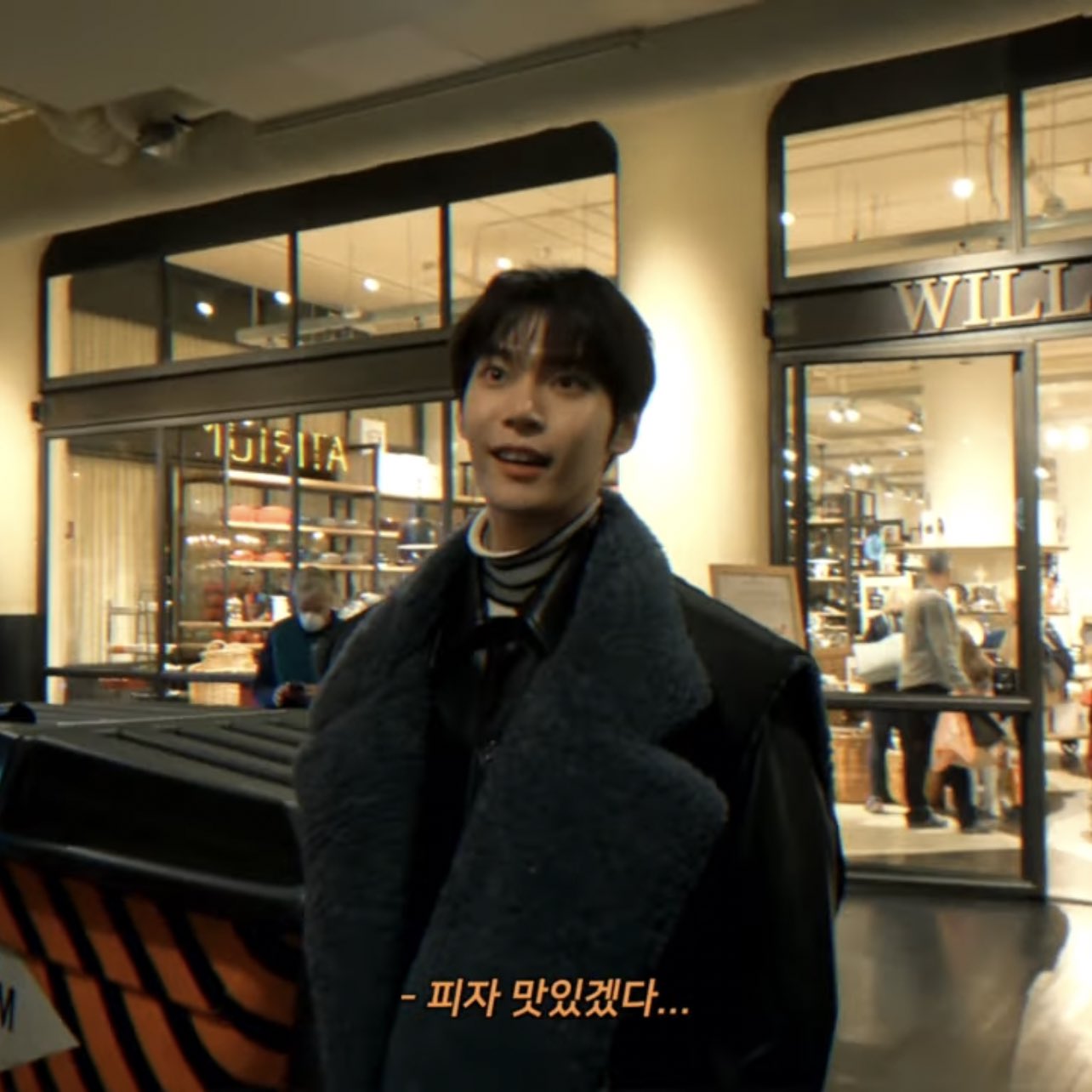 [잡담] 도영 엄청 많이 먹진 못해도 먹고 싶은거 많은거 귀엽 | 인스티즈