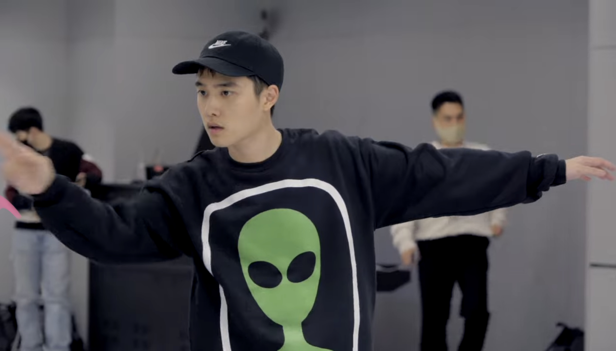 [잡담] 러브샷 연습영상 떴다해서 보고왔는데 | 인스티즈