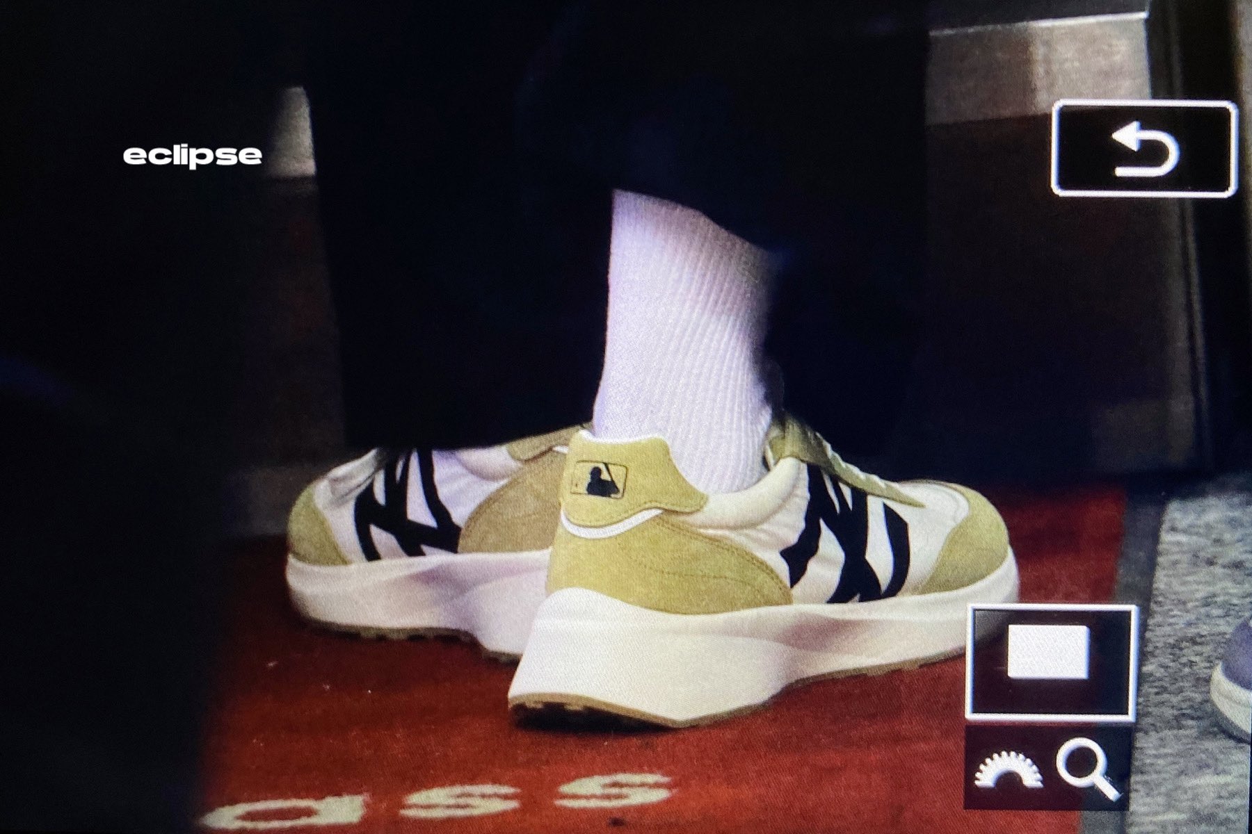 [잡담] 발목만 보면 ㄹㅇ 여돌이래도 믿을듯...... | 인스티즈