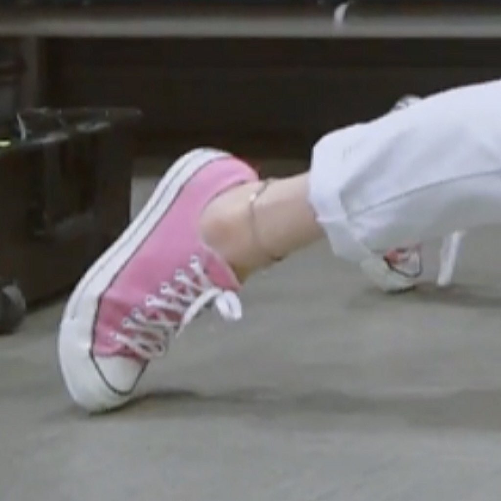 [잡담] 발목만 보면 ㄹㅇ 여돌이래도 믿을듯...... | 인스티즈