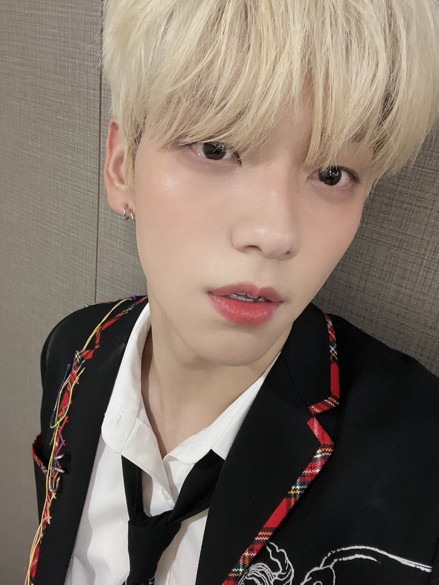 [잡담] 최수빈이 금발피어싱교복풀착으로 날티미를 느끼게 하는 날이 오는구나... | 인스티즈