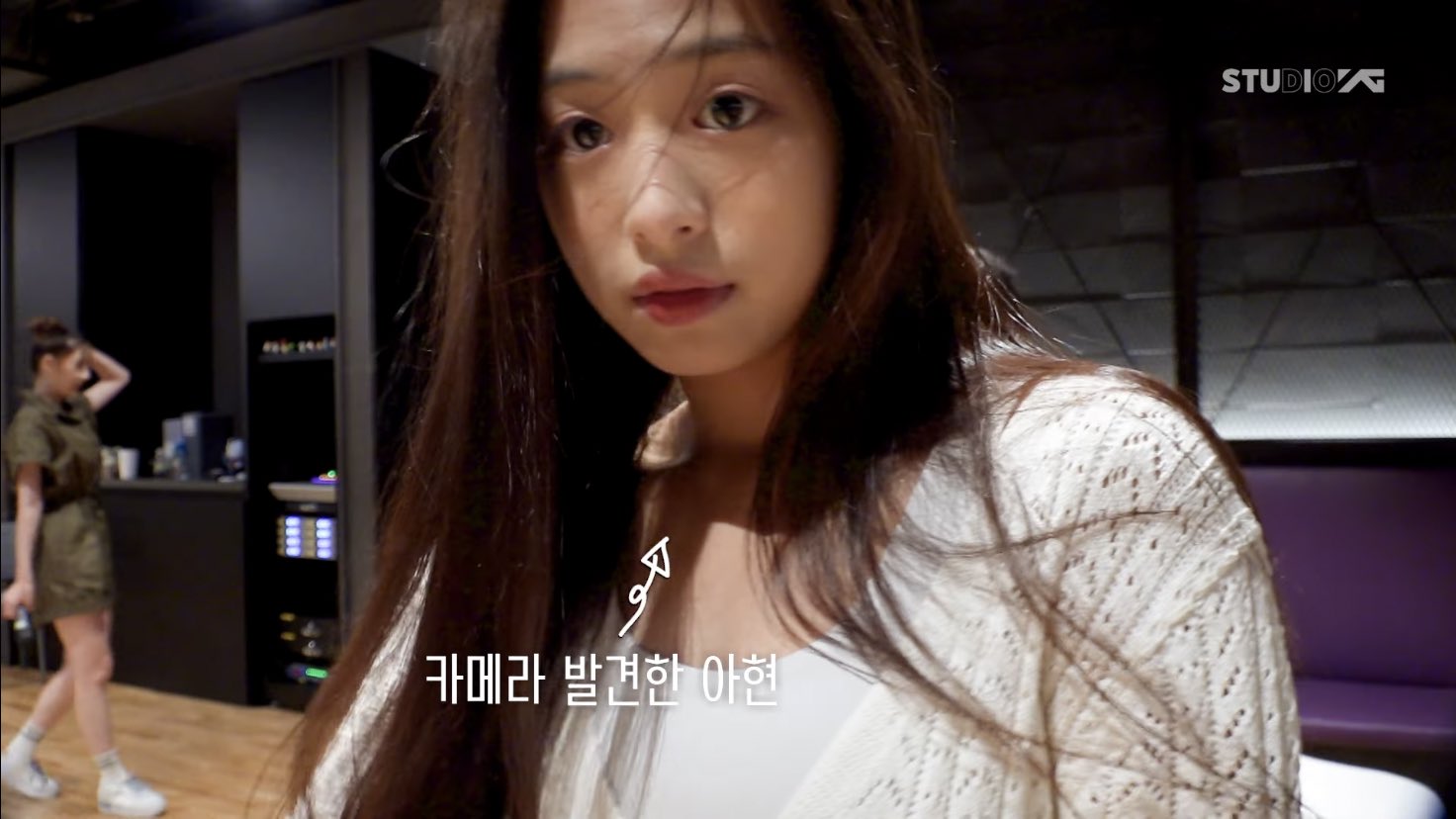 [잡담] 베몬 아현이 진짜 분위기있게 생겼다 | 인스티즈