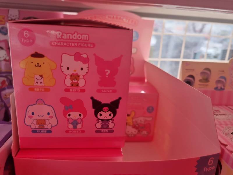 편의점에 산리오 랜덤 피규어?가 있는데 박스보니까 귀여워보이는거임 | 인스티즈