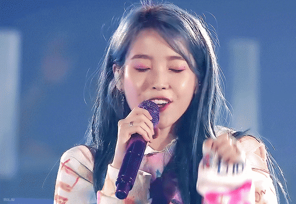 [잡담] 여러분이 생각하는 아이유가 커리어에 가장 큰 성과를 남긴 해는 언제? | 인스티즈