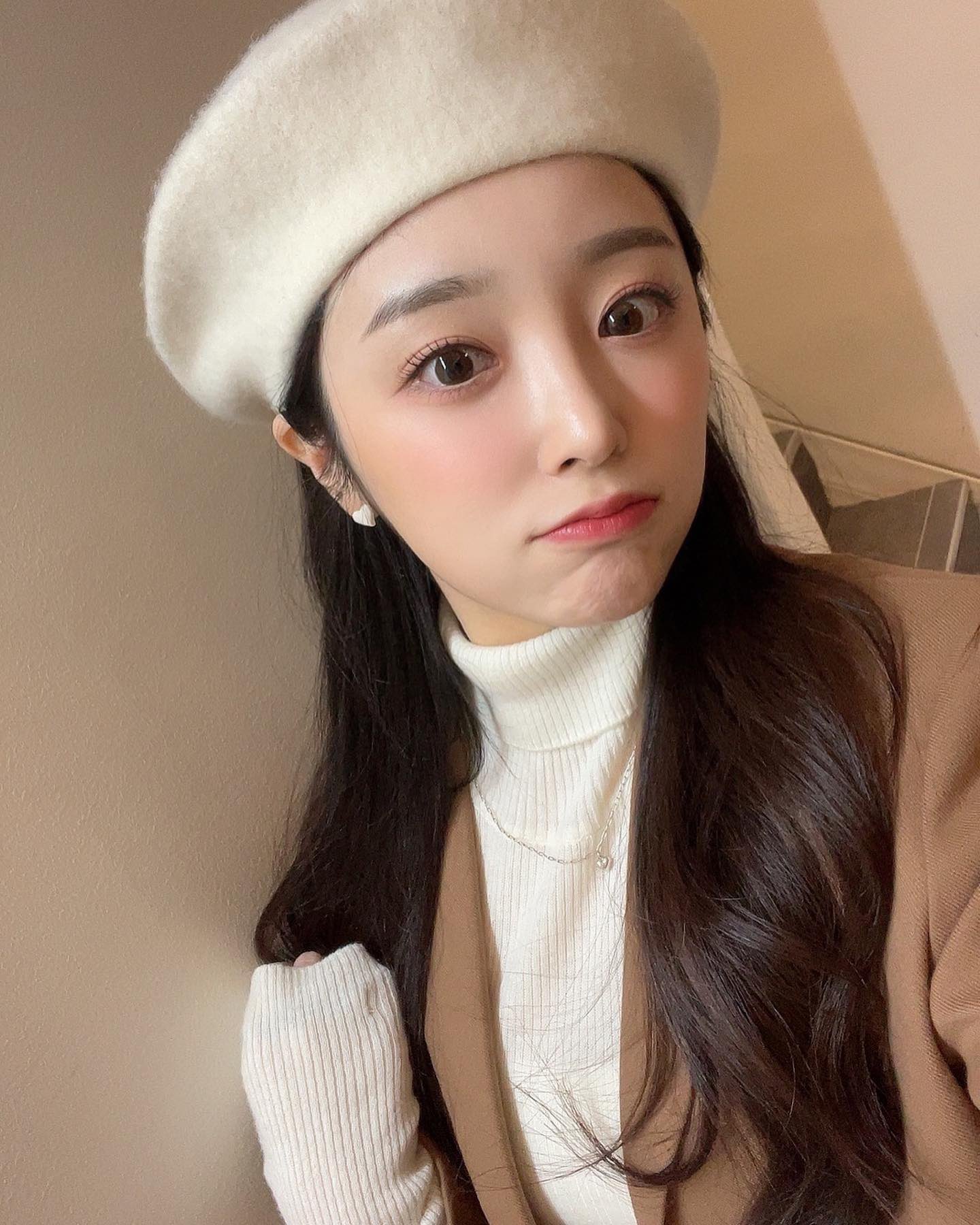 [잡담] 오 라잇썸 히나 베레모 되게 잘어울린다 | 인스티즈