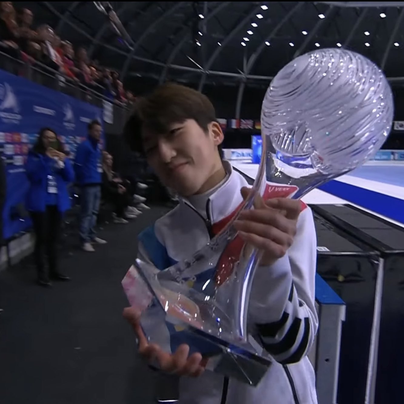 [잡담] 박지원 크글 이거 비행기 탈 때 안고 타야 하나?? | 인스티즈