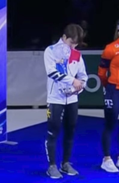 [잡담] 박지원 크글 이거 비행기 탈 때 안고 타야 하나?? | 인스티즈