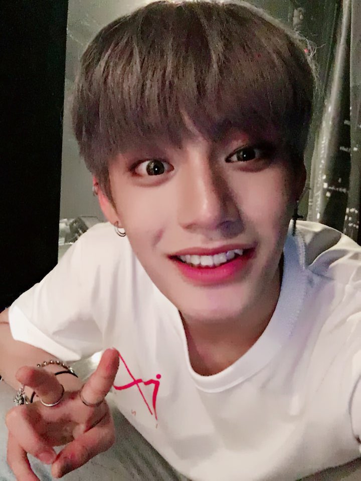 [잡담] 김지웅 19살 시절 탐방중인데 넘 귀엽더 | 인스티즈