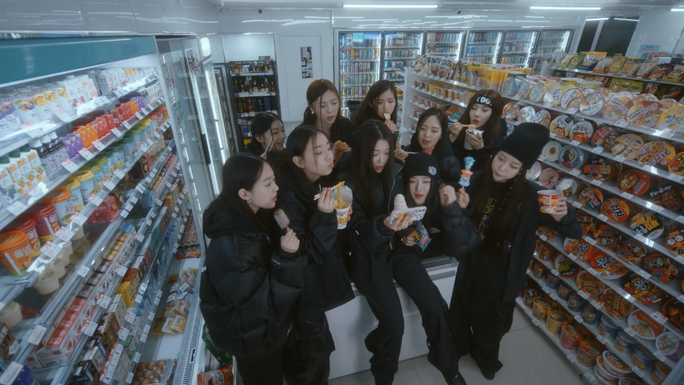 [잡담] 트리플에스 뮤비 gs25에서 찍은거 왤케 웃기지 | 인스티즈