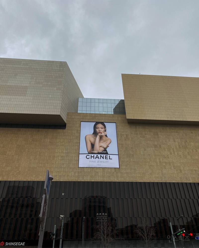 대구 신세계백화점에 걸린 블랙핑크 제니 샤넬 캠페인.jpg | 인스티즈