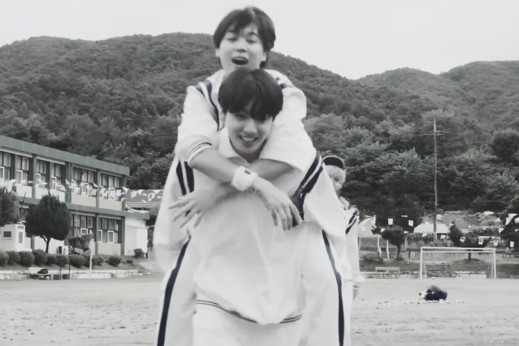 [잡담] 뭐야 방탄 이사진 ㄹㅇ 90년대 학교 운동회 같네.. | 인스티즈