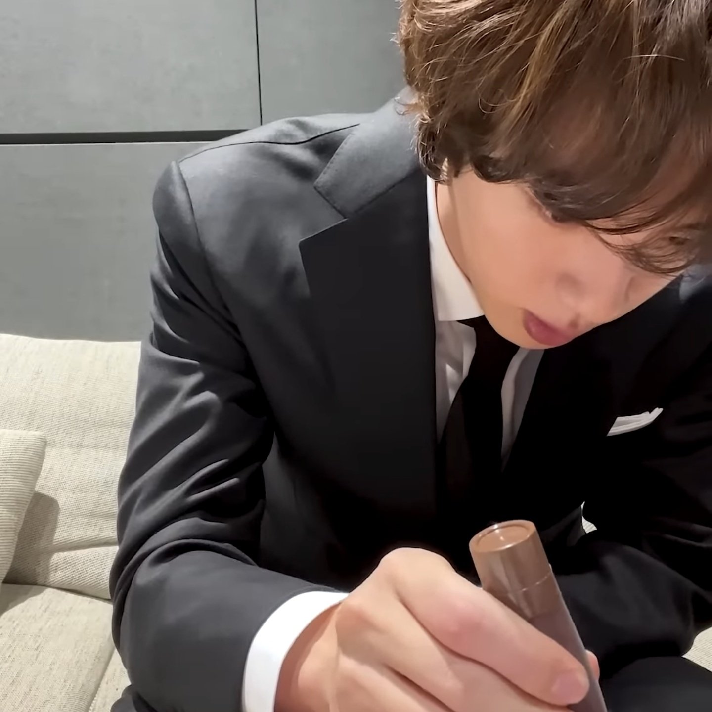 [잡담] 방탄 진 수트 입고 발렌타인데이 준비하는 거 글은 고자극인데 | 인스티즈