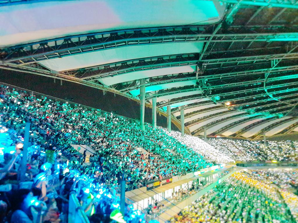 [잡담] 인기글에서 언급되길래 모아본 샤이니 응원봉 발광력 | 인스티즈