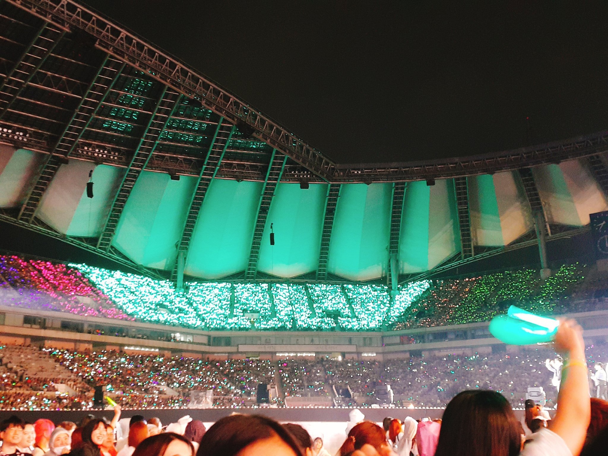 [잡담] 인기글에서 언급되길래 모아본 샤이니 응원봉 발광력 | 인스티즈