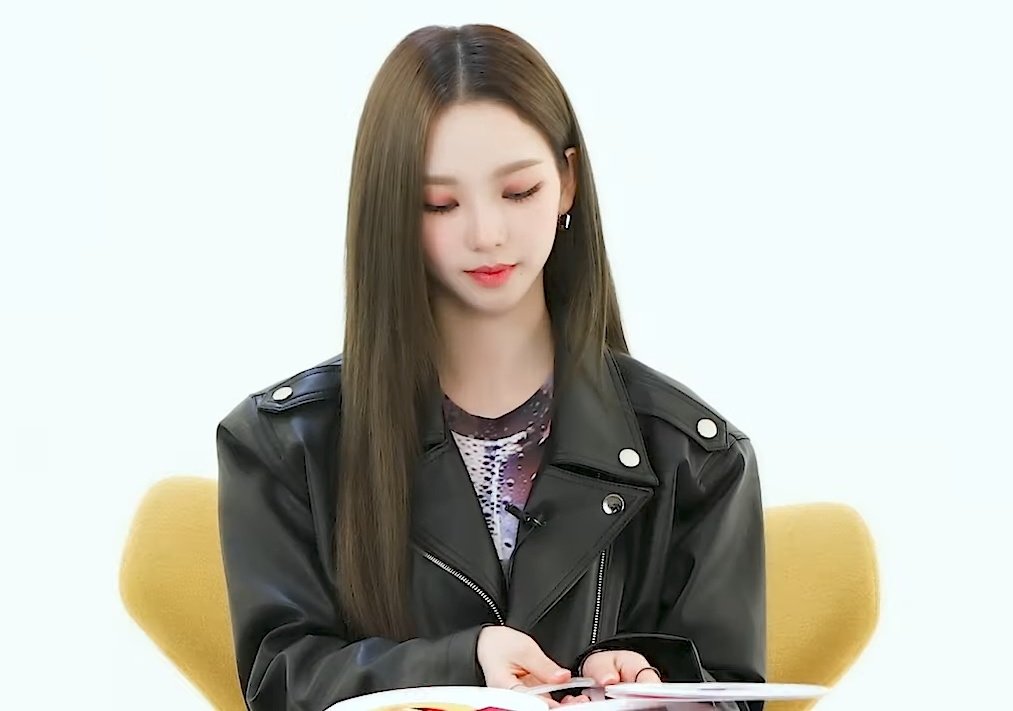 [잡담] 카리나 목 진짜 길다 | 인스티즈