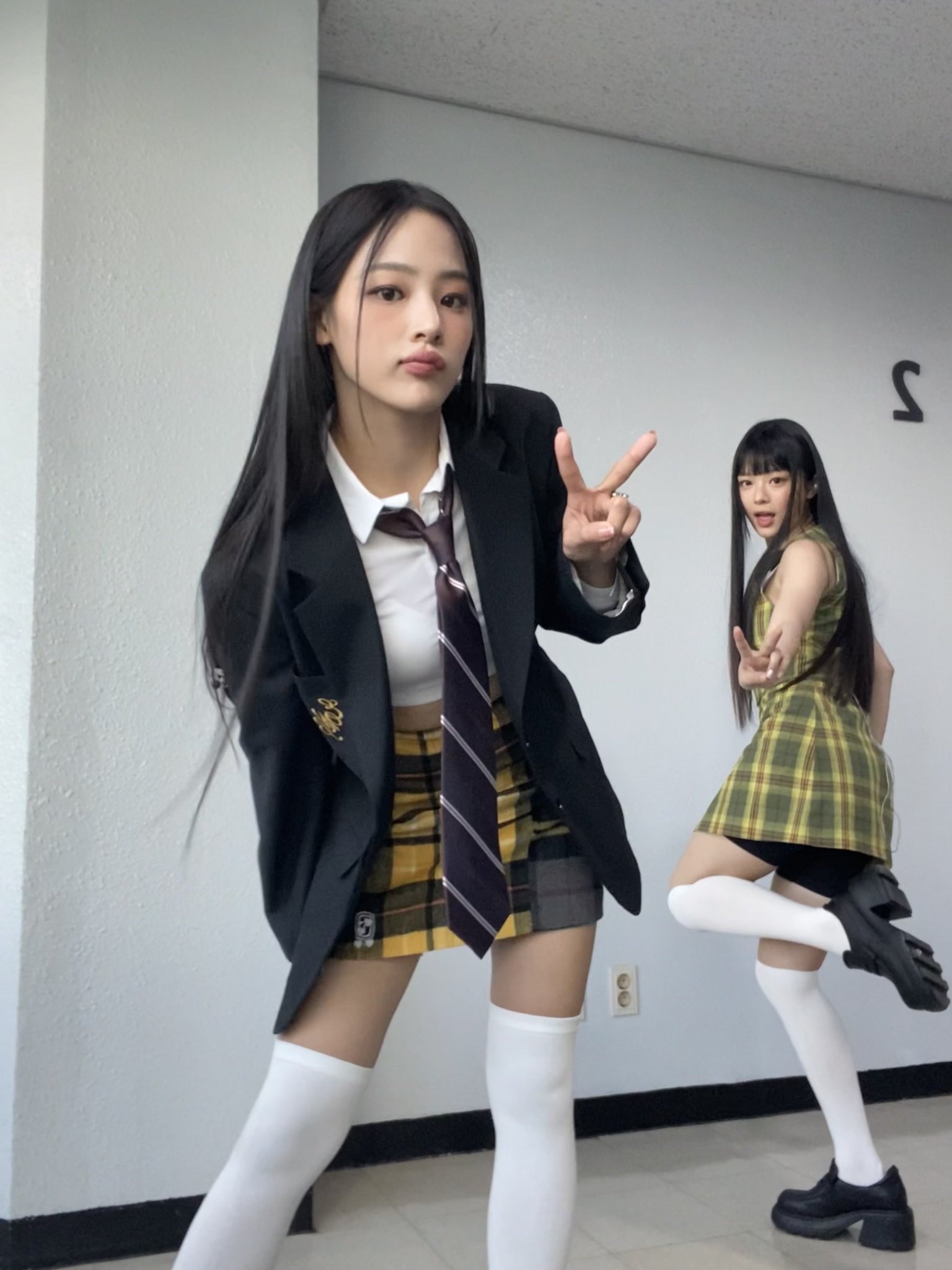 [잡담] 뉴진스 빵사즈 같이 사진 찍는게 좋은 이유 | 인스티즈