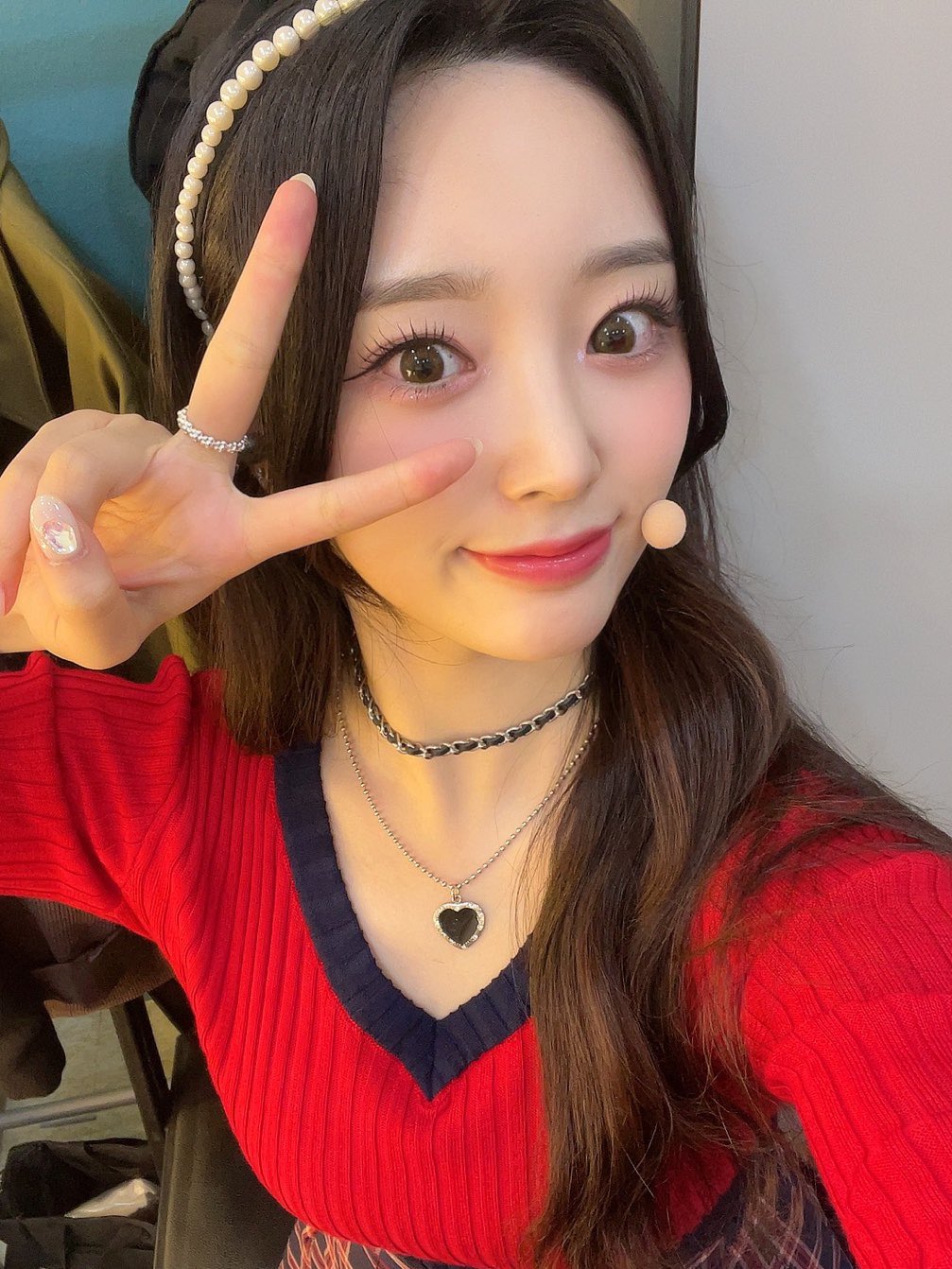 [잡담] 팬싸 날 레드 룩 진짜 찰떡이었던 라잇썸 히나 | 인스티즈