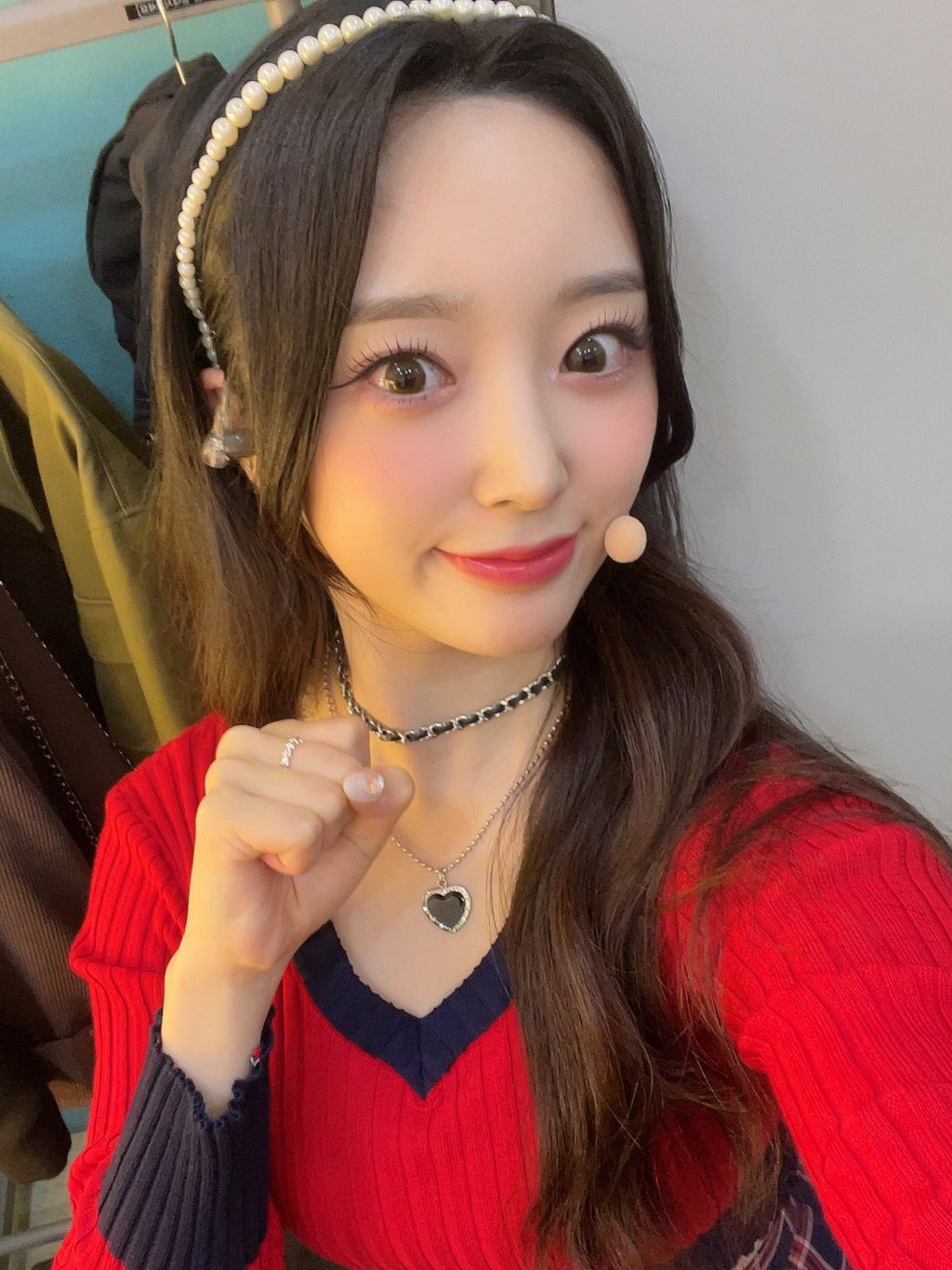 [잡담] 팬싸 날 레드 룩 진짜 찰떡이었던 라잇썸 히나 | 인스티즈