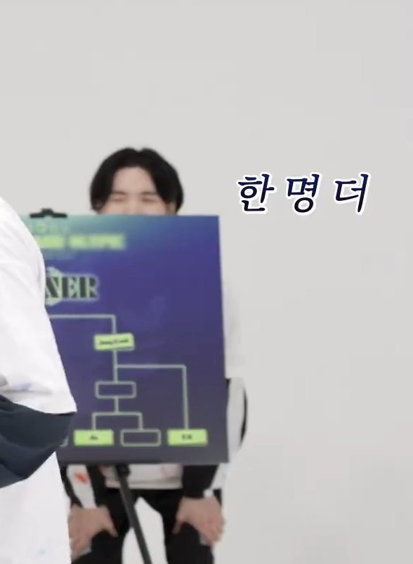 [잡담] 방탄 슈가 이거 얼굴만 안보이면 다 숨은줄 아는 고양이 아니냐고 | 인스티즈