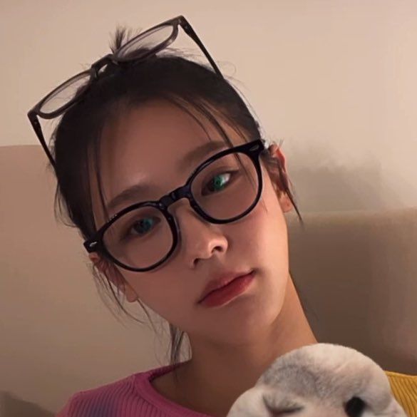 [잡담] 아이들 미연 첫 인스타라방 얼굴 좀 봐... | 인스티즈