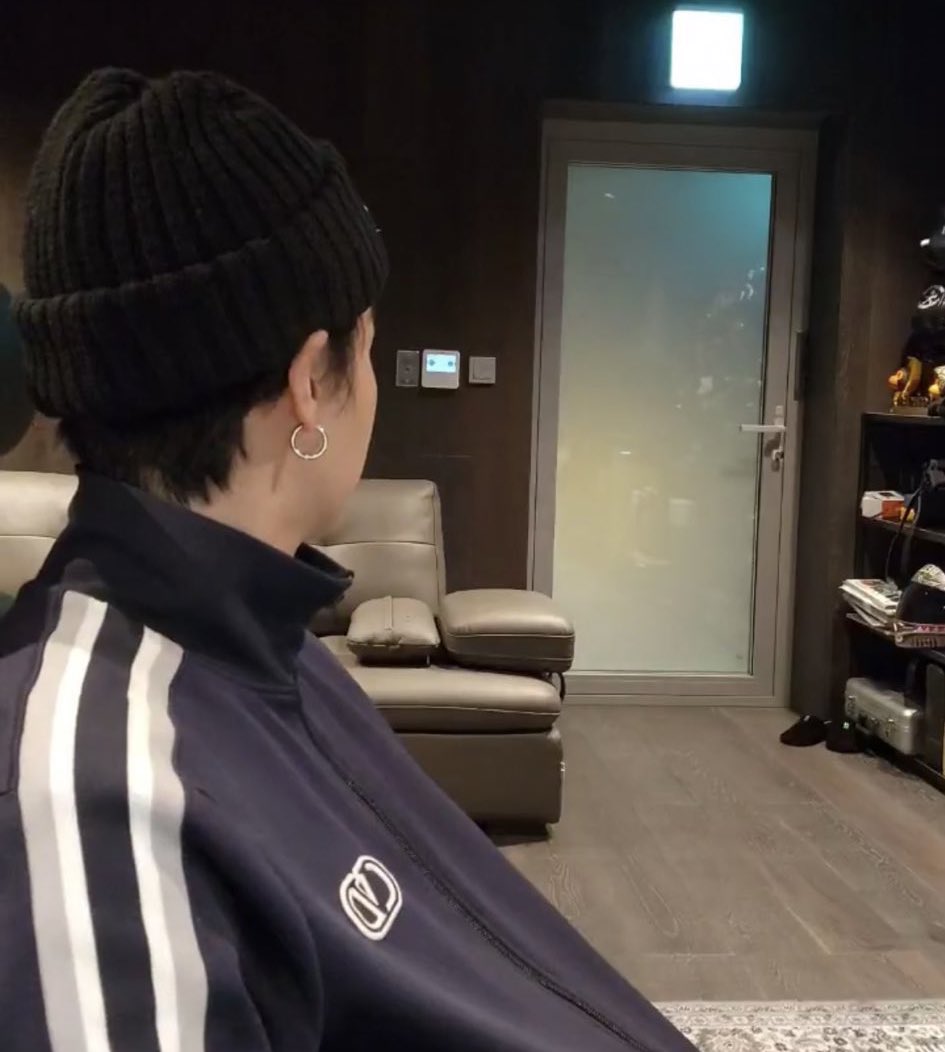 [잡담] 민윤기씨 머리 자르셧나요...? | 인스티즈