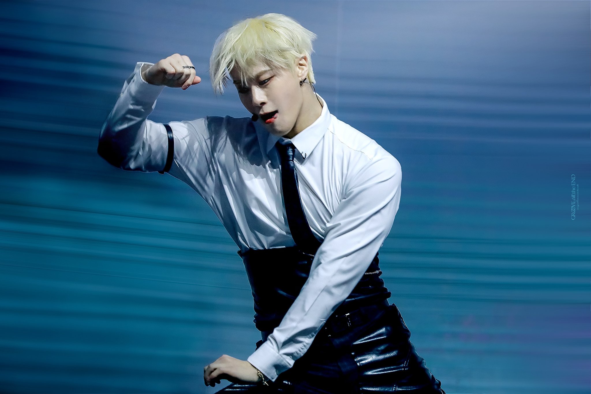 [잡담] 문빈 무대 위 아래 갭 차이 쩌는 거 너무 설레 | 인스티즈