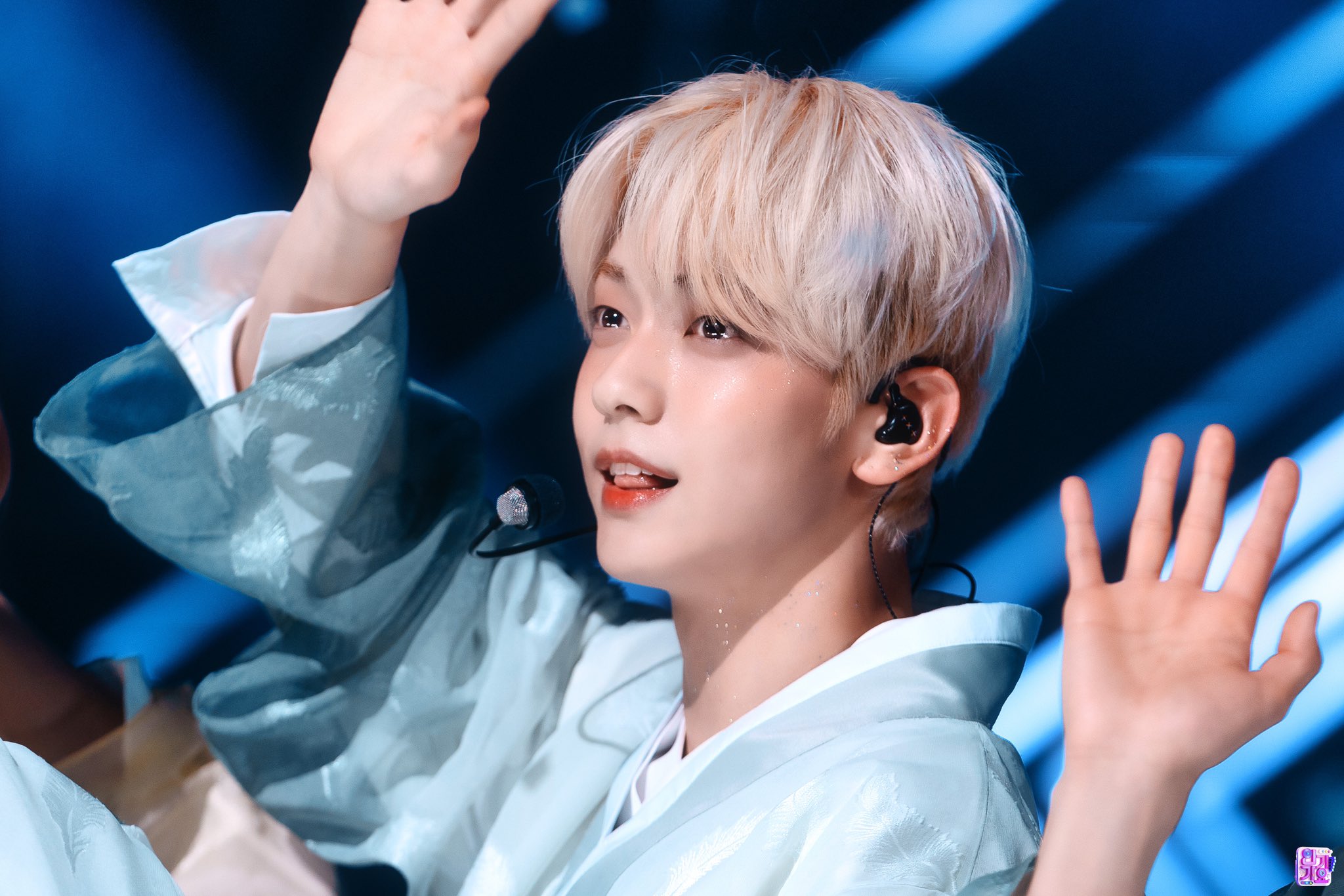 [잡담] 투바투 수빈이 인가 사진 뜬 거 근육 봐 | 인스티즈