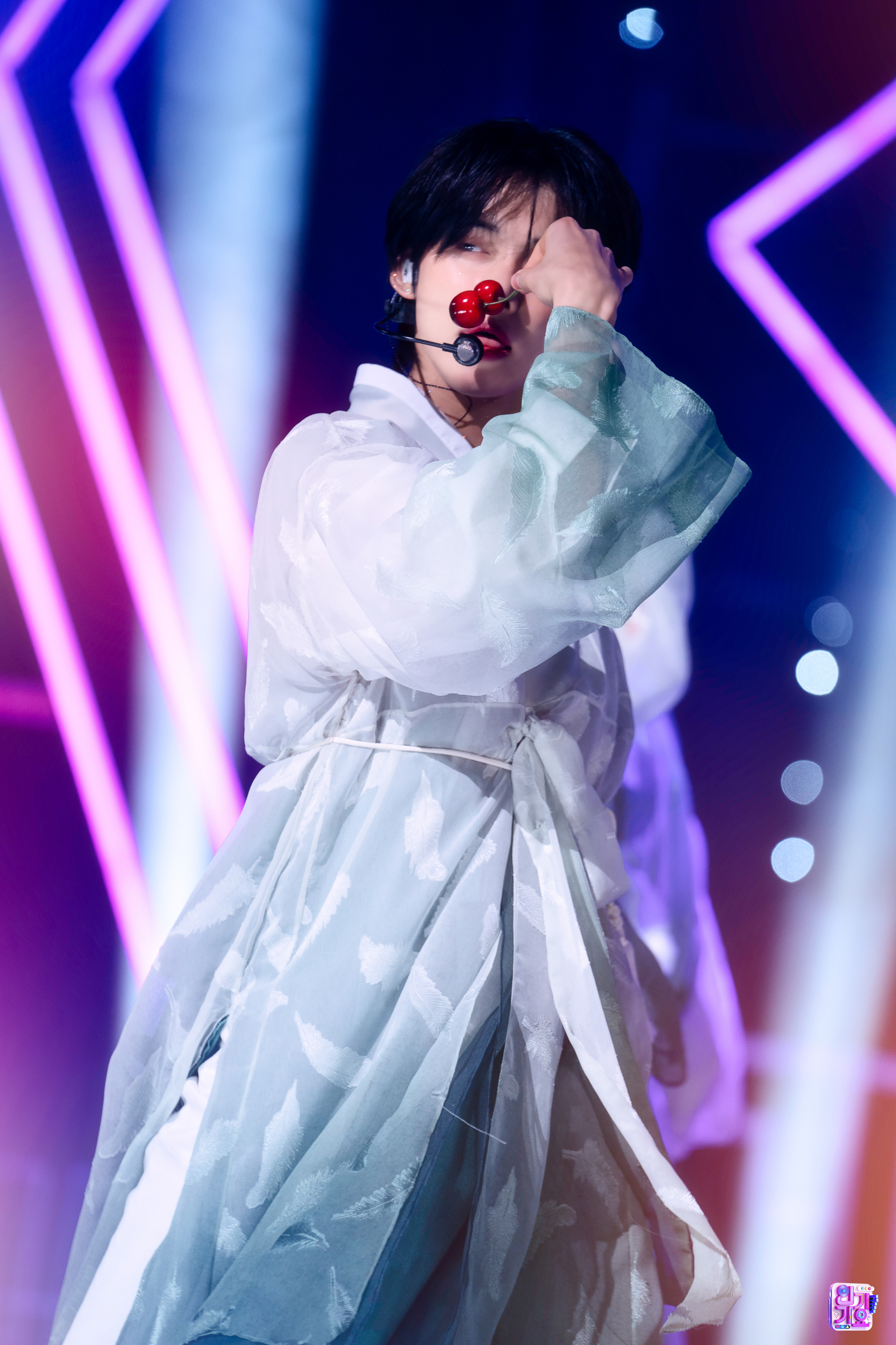 [잡담] 투바투 인가 때 한복 디테일 에반데 | 인스티즈