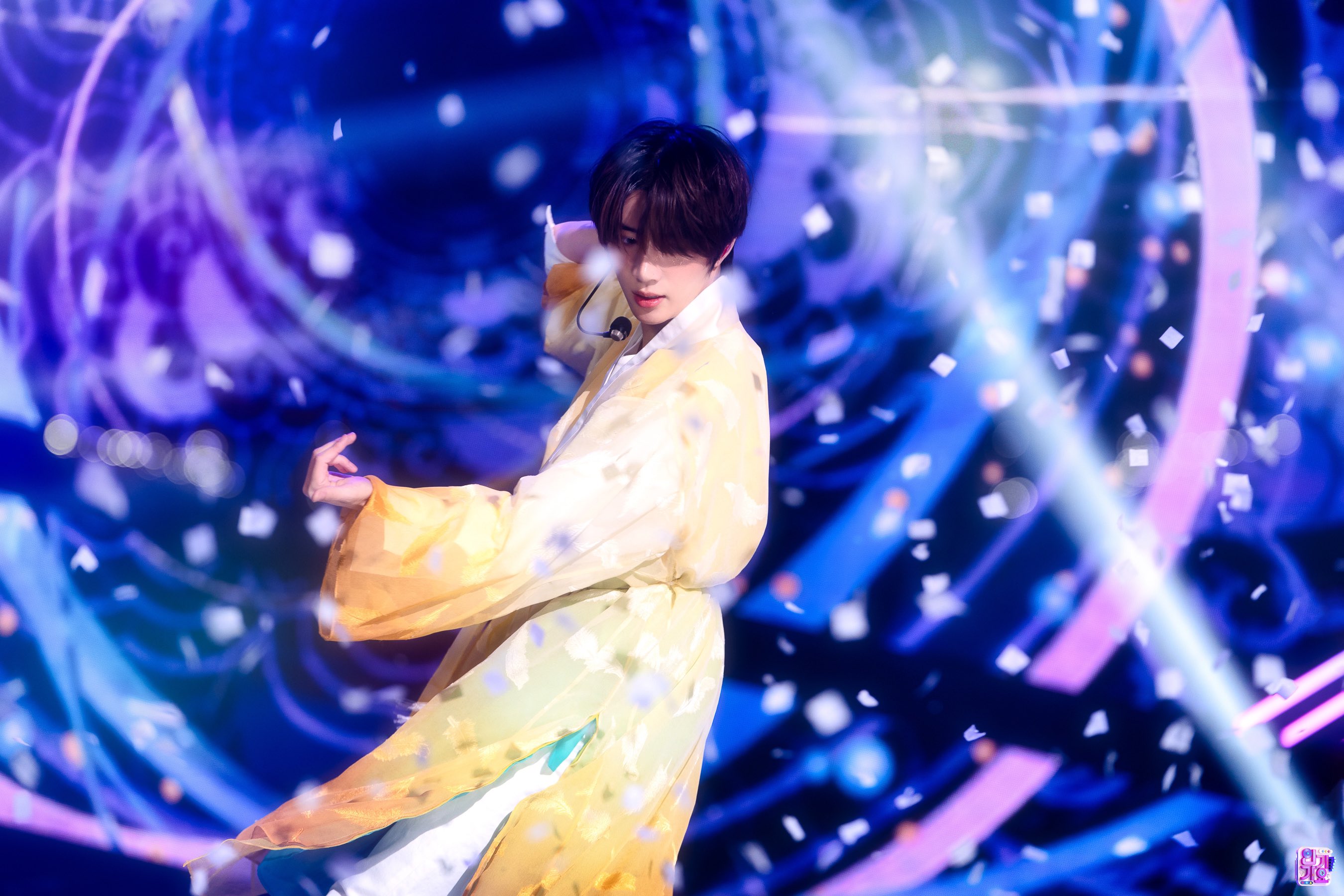 [잡담] 인기가요 사진이 이렇게 무협 드라마 선공개 같을 수 있는 거임? | 인스티즈