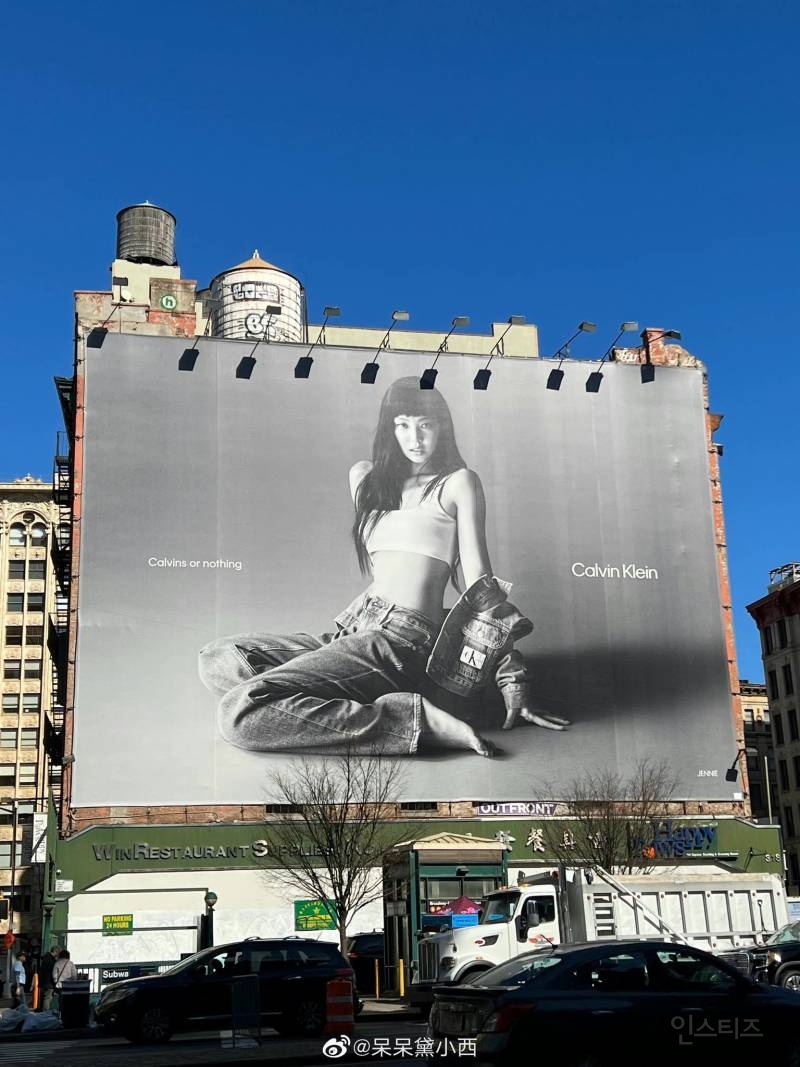 뉴욕에 걸린 블랙핑크 제니 × 캘빈클라인 광고판.jpg | 인스티즈