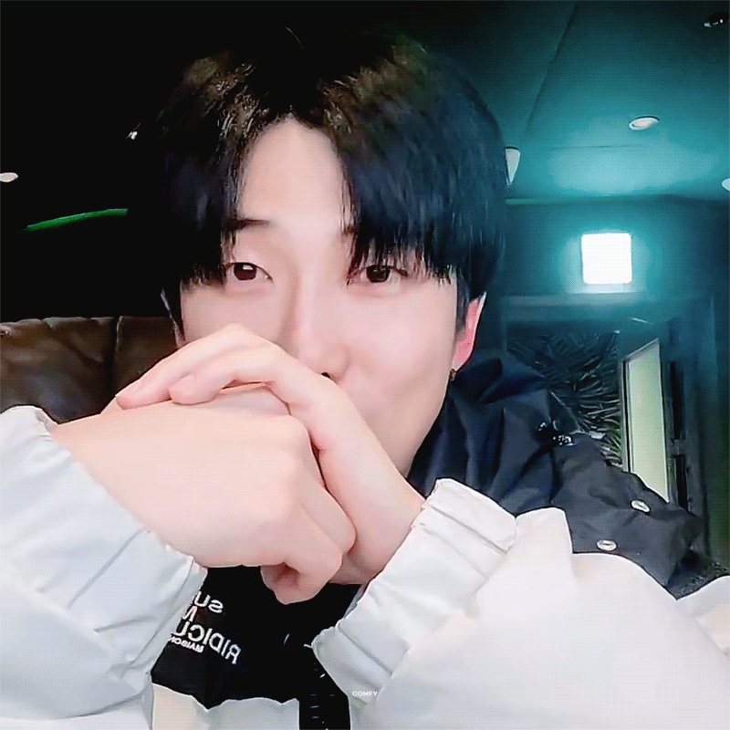 [잡담] 방탄 알엠 쌩얼 되게 현실 설레게 생겼는데...? 무슨 영통하는 것 같잖아 | 인스티즈