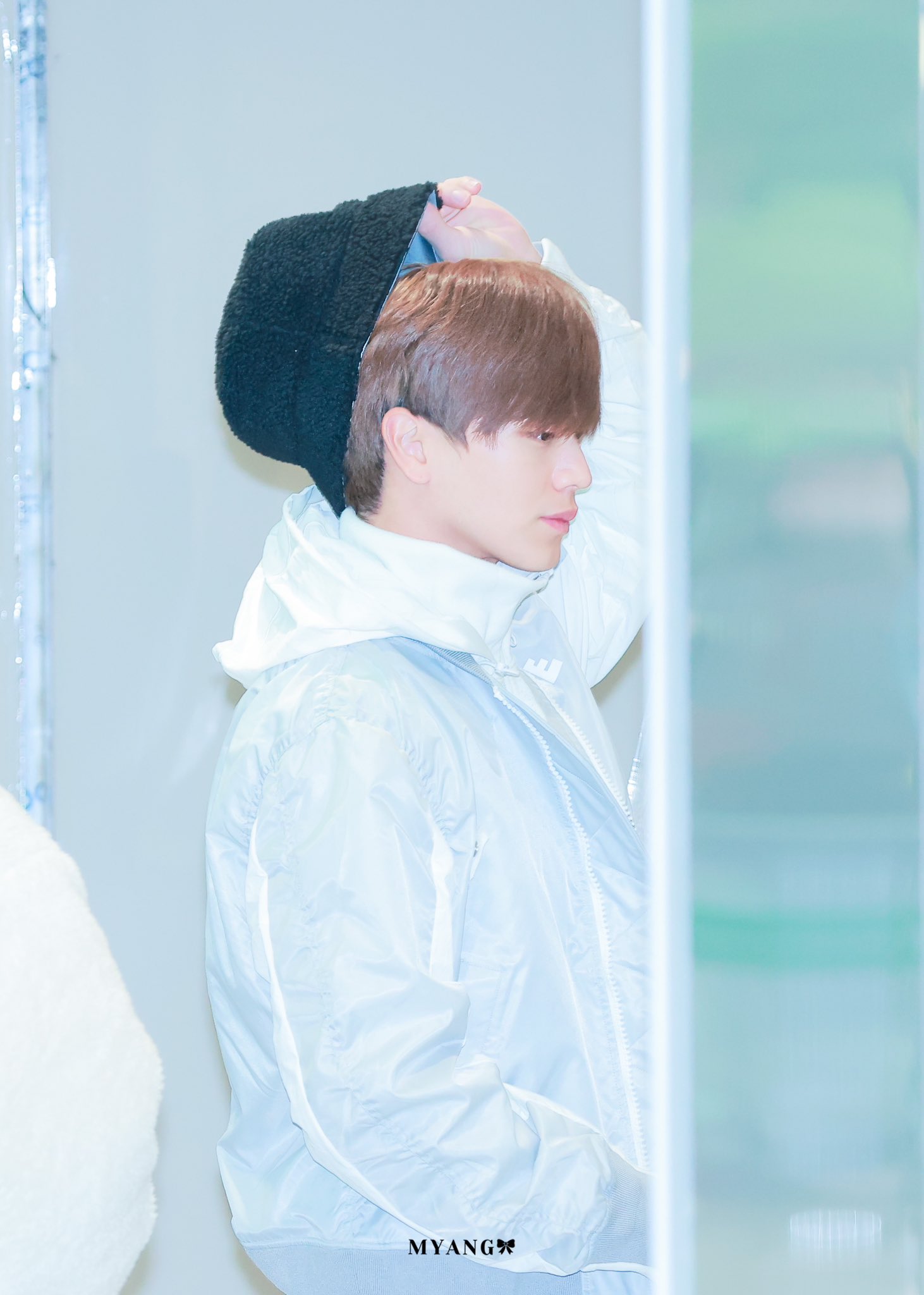 [잡담] 아니 육성재 마스크벗고 모자벗는데.. 겁나 잘생김 | 인스티즈