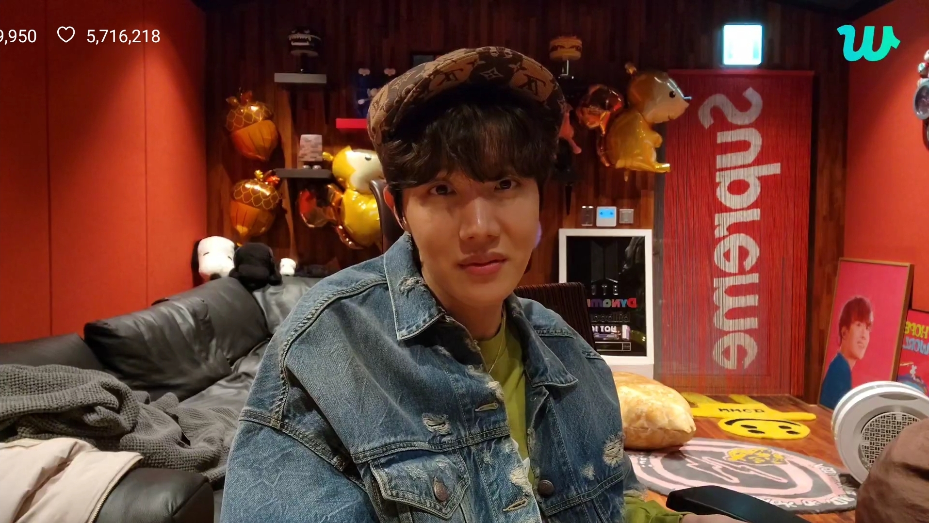 [잡담] 방탄 제이홉 작업실에서 위라하는데 인테리어 ㄹㅇ 홉월드다ㅋㅋㅋㅋㅋ | 인스티즈