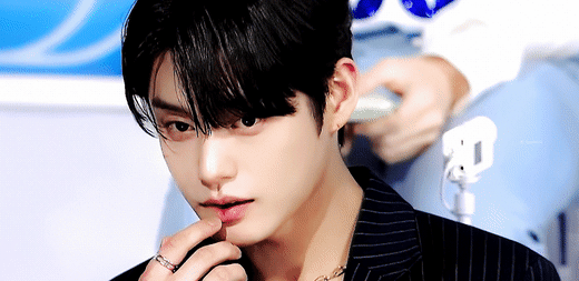 [잡담] 보플 김지웅 진심 현역 남돌판에서도 탑급으로 잘생긴거같음 | 인스티즈