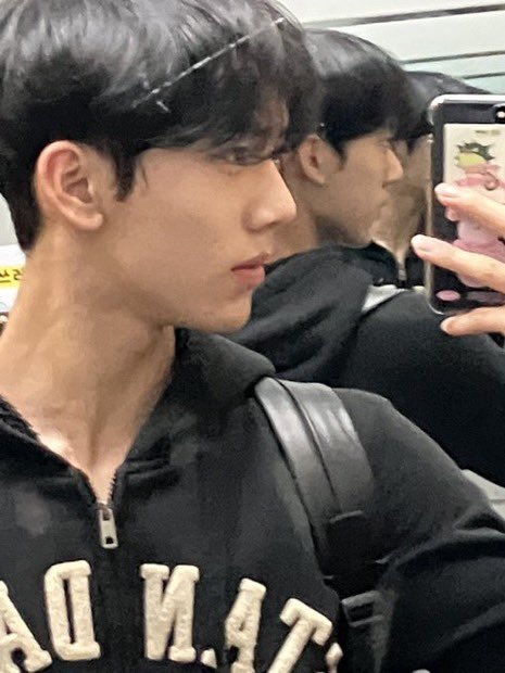 [잡담] 한유진 에스크에 자기 마스크 벗으면 못생겼다했는데 | 인스티즈