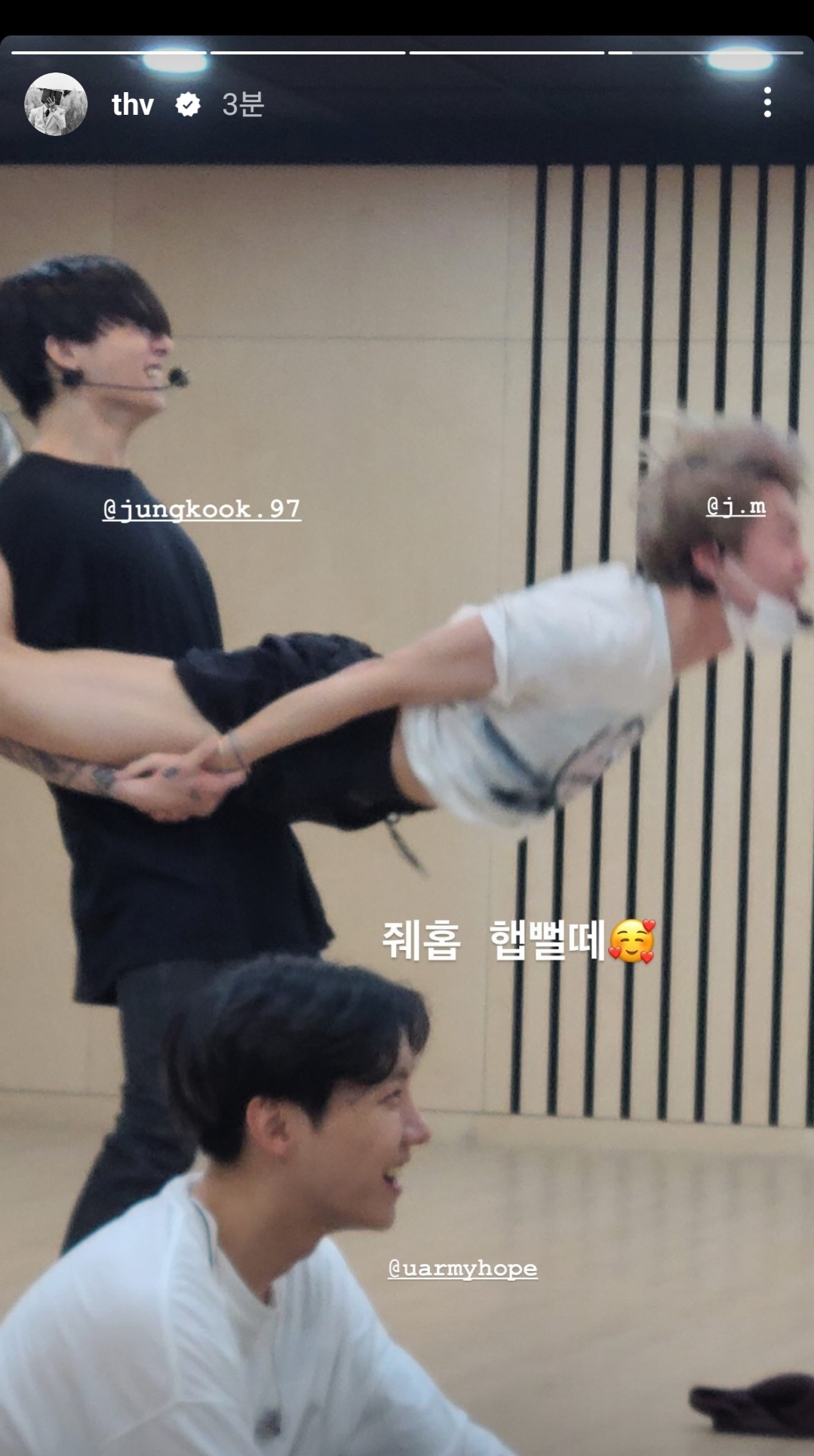 [잡담] 뷔 인스스에 올라온 사진 개웃김.. | 인스티즈