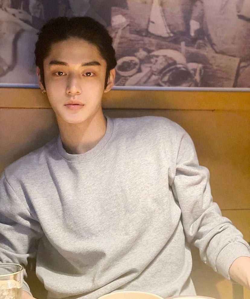 [잡담] 잘생기긴 했다 | 인스티즈